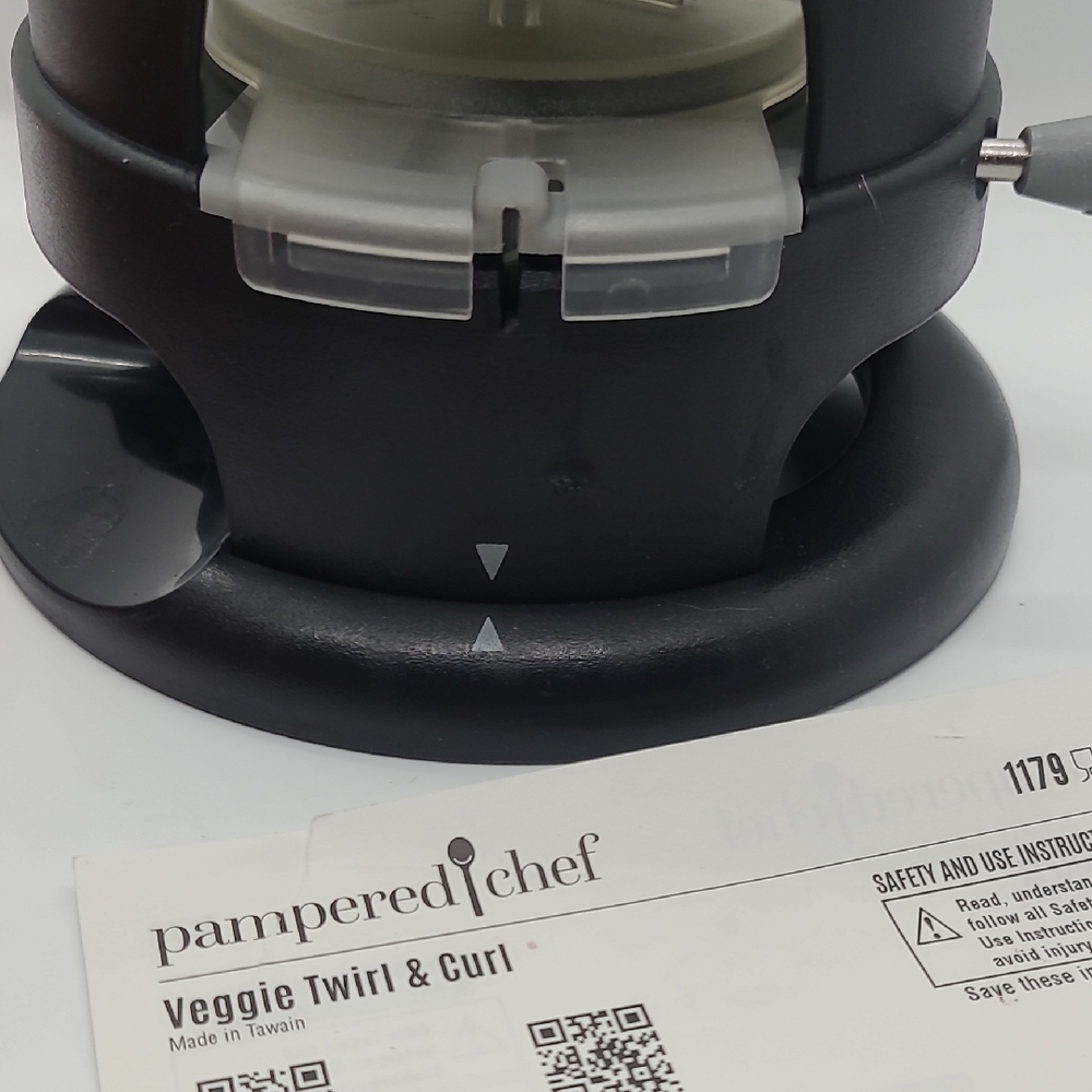 Pampered Chef Veggie Twirl & Curl / Spiralizer - Picture 11 of 16